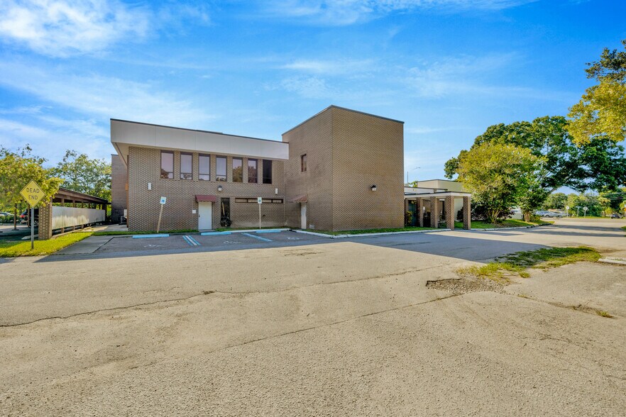 More Photos Of 13644 Walsingham Rd, Largo Medical For Lease