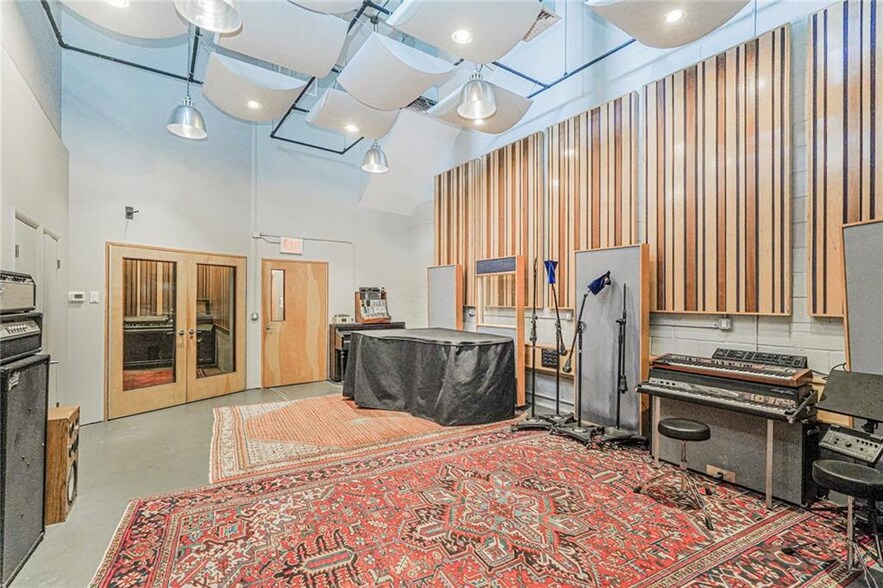 More Photos Of 332 Douglass St, Brooklyn Warehouse For Sale