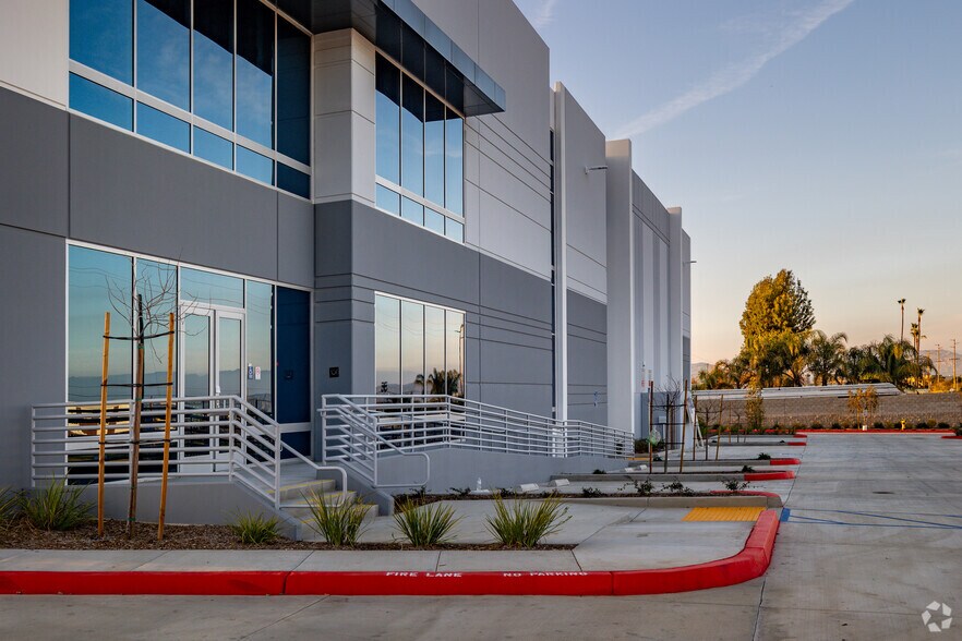 More Photos Of 18631 Seaton Ave, Perris Warehouse For Lease