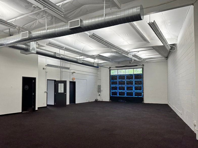 More Photos Of 2177 Leghorn St, Mountain View Research And Development For Lease