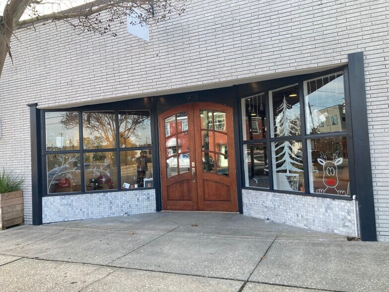 More Photos Of 902 S Castle St, Wilmington General Retail For Sale