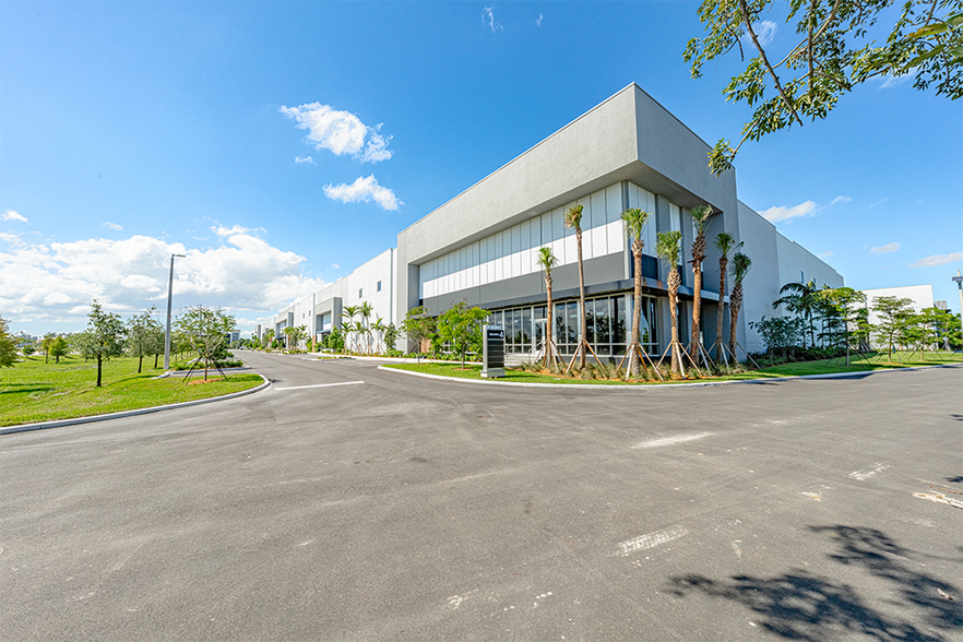 More Photos Of 311 Racetrack Loop, Pompano Beach Unknown For Lease