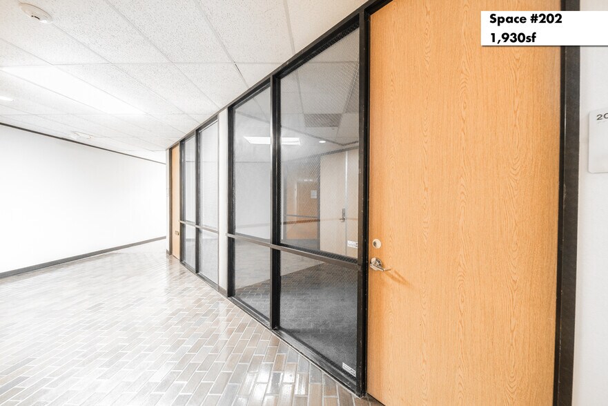 More Photos Of 1880 S Dairy Ashford Rd, Houston Office Residential For Lease
