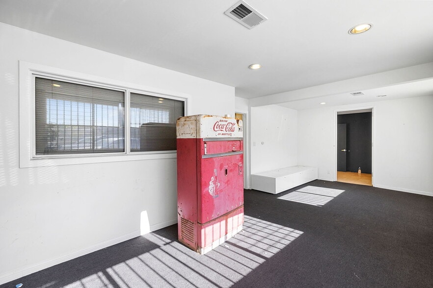 More Photos Of 3364 S Robertson Blvd, Los Angeles Warehouse For Sale