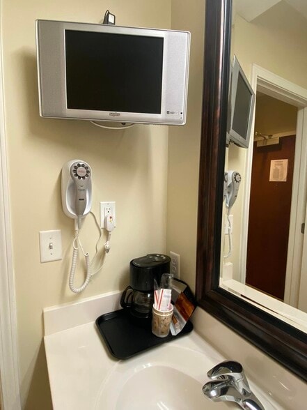 More Photos Of 22500 Rhea County Hwy, Spring City Hotel For Sale