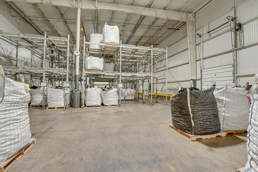 More Photos Of 400 Great Lakes Pky, Bellevue Warehouse For Sale