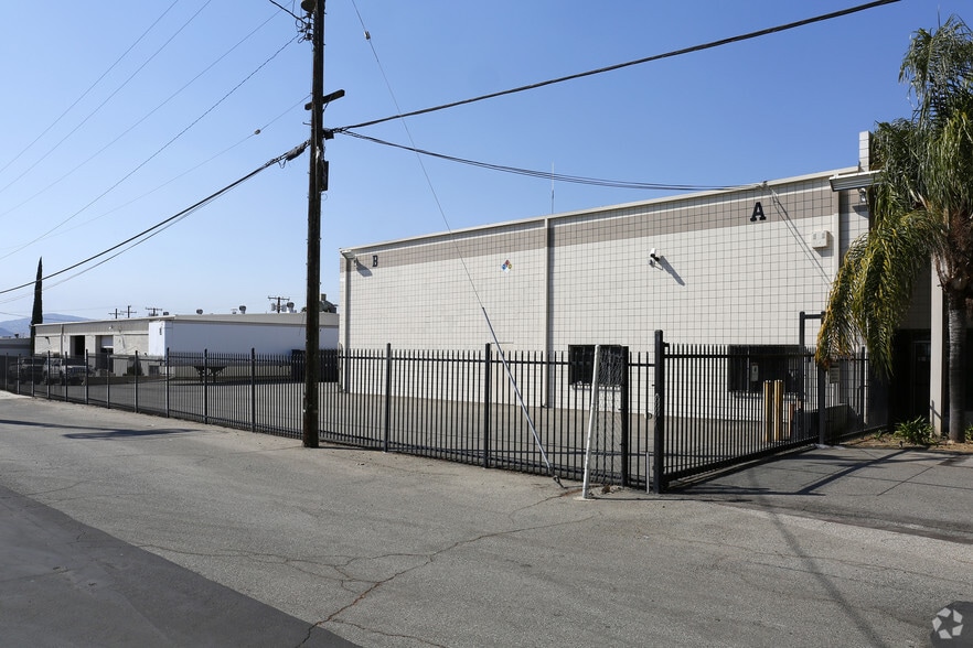More Photos Of 561 Iowa Ave, Riverside Warehouse For Lease