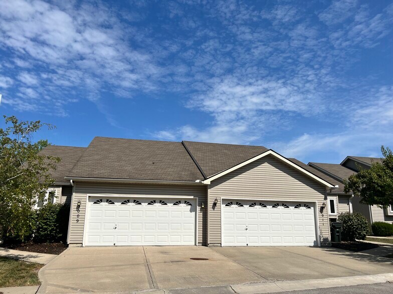 More Photos Of 3005-3033 S Shrank Cir, Independence Apartments For Sale