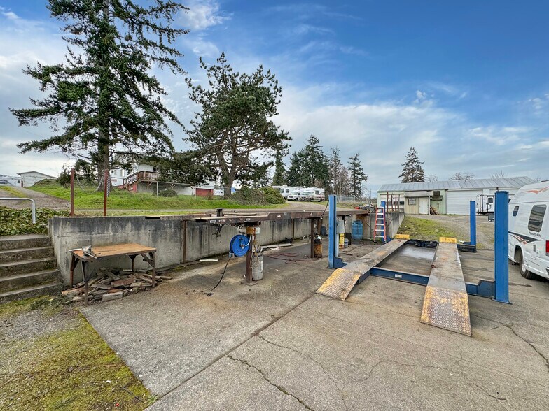 More Photos Of 275 S 7th Ave, Sequim Auto Repair For Sale