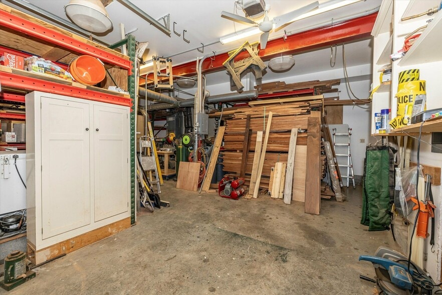 More Photos Of 806 Park Ave, Mount Airy Office For Sale