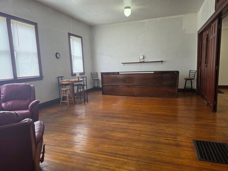 More Photos Of 103 Pearl St, Thornburg Specialty For Sale