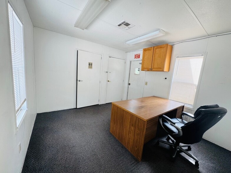 More Photos Of 8900 Philips Hwy, Jacksonville Industrial For Sale