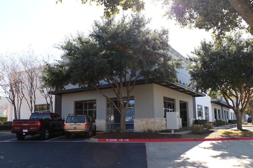 More Photos Of 2590 Oakmont Dr, Round Rock Unknown For Lease