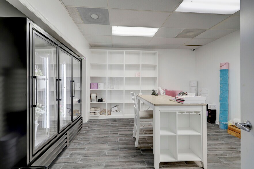 More Photos Of 5419 Clarewood Dr, Houston Manufacturing For Lease