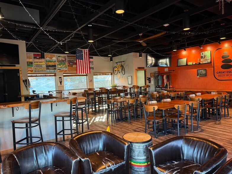 More Photos Of 4022 S Lone Pine Ave, Springfield Daycare Center For Lease