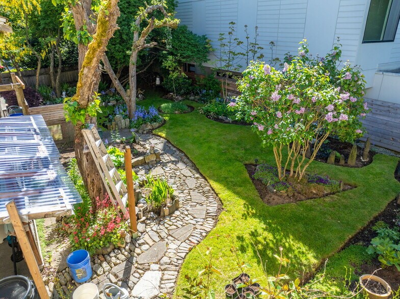 More Photos Of 8327-8335 15th Ave NW, Seattle Freestanding For Sale