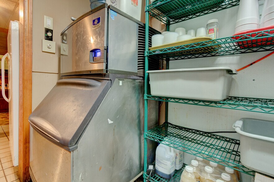 More Photos Of 1702 Park Hill Dr, Gainesville Restaurant For Sale