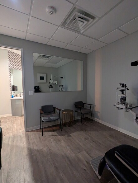 More Photos Of 5706 San Felipe St, Houston General Retail For Lease