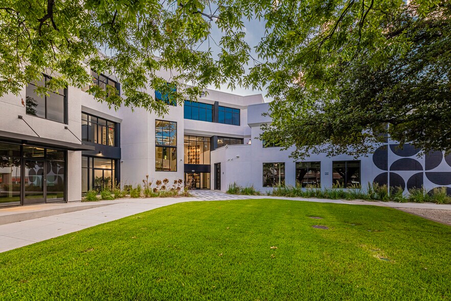 More Photos Of 4621 Ross Ave, Dallas Office For Lease