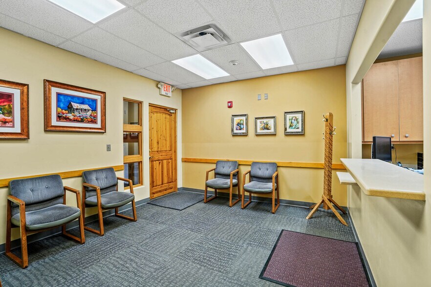 More Photos Of 404 Kiva Ct, Santa Fe Medical For Lease