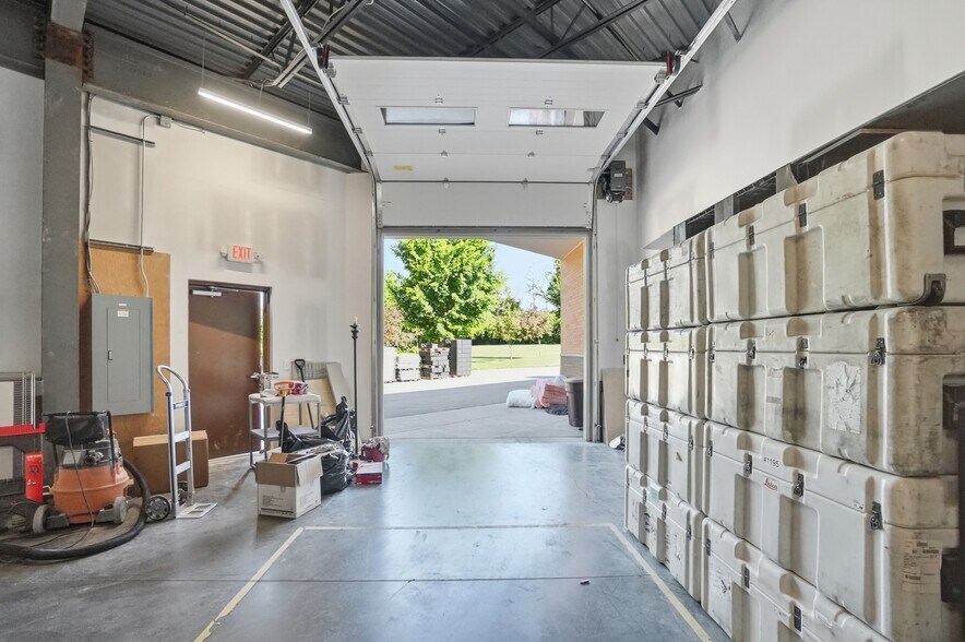 More Photos Of 1740 Thomas Paine Pky, Dayton Warehouse For Lease
