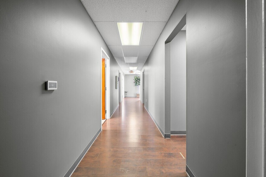 More Photos Of 112 Center Ct, Clarksville Office Residential For Sale