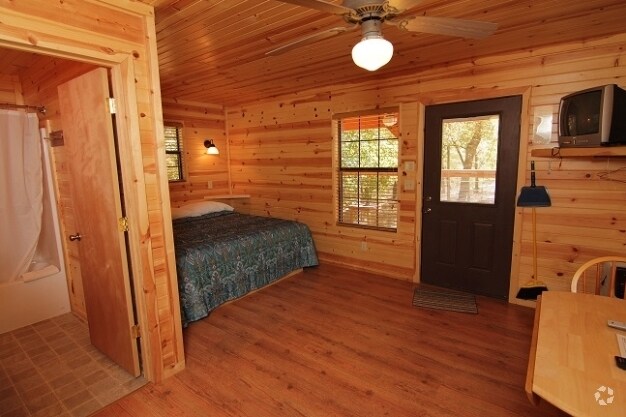 More Photos Of 16392 Tom Akers Rd, Eminence Hotel For Sale