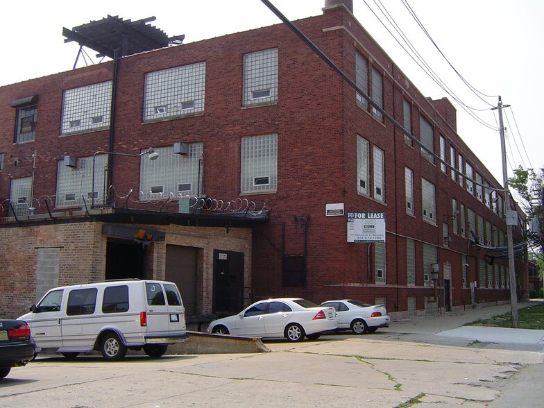 More Photos Of 2701 N Kildare Ave, Chicago Warehouse For Lease