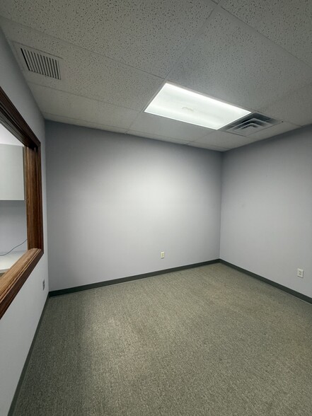 More Photos Of 1620 Country Club Rd, Valparaiso Freestanding For Lease