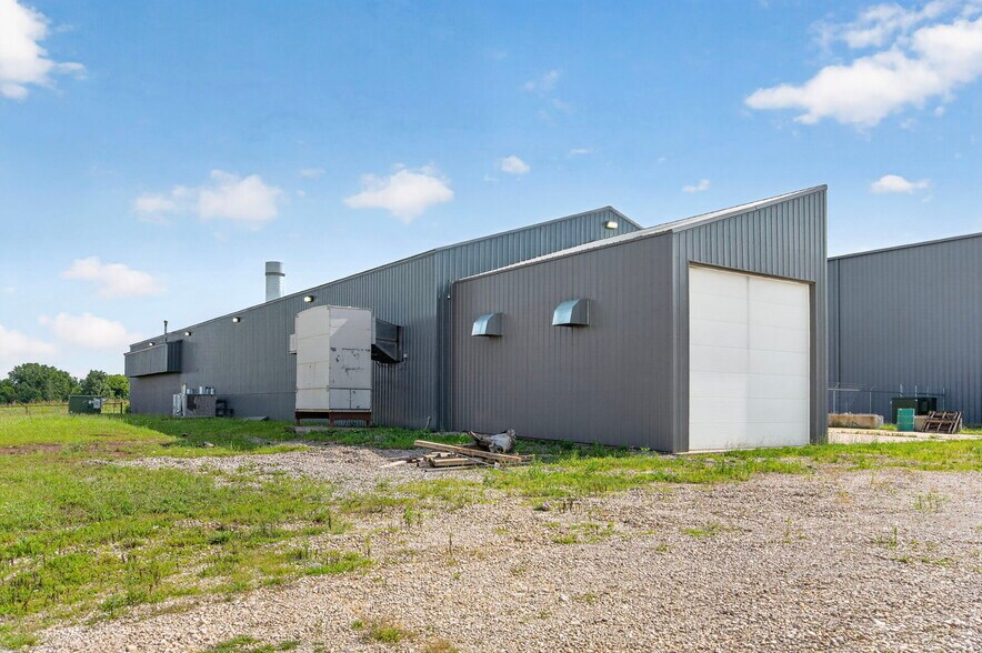 More Photos Of 287 Evergreen Rd, Strafford Industrial For Lease