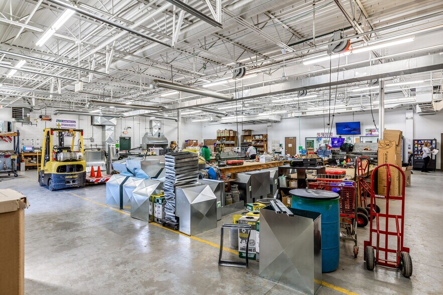 More Photos Of 4631 N Saint Peters Parkway, Saint Charles Flex For Sale