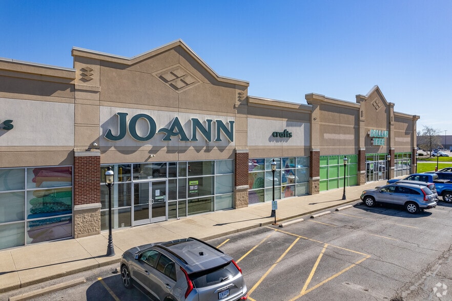 More Photos Of 712-814 Crossings Rd, Sandusky Unknown For Lease