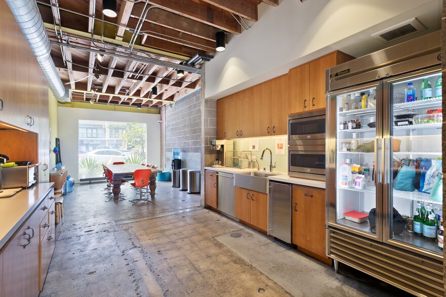 More Photos Of 5735 Melrose Ave, Los Angeles Loft Creative Space For Sale