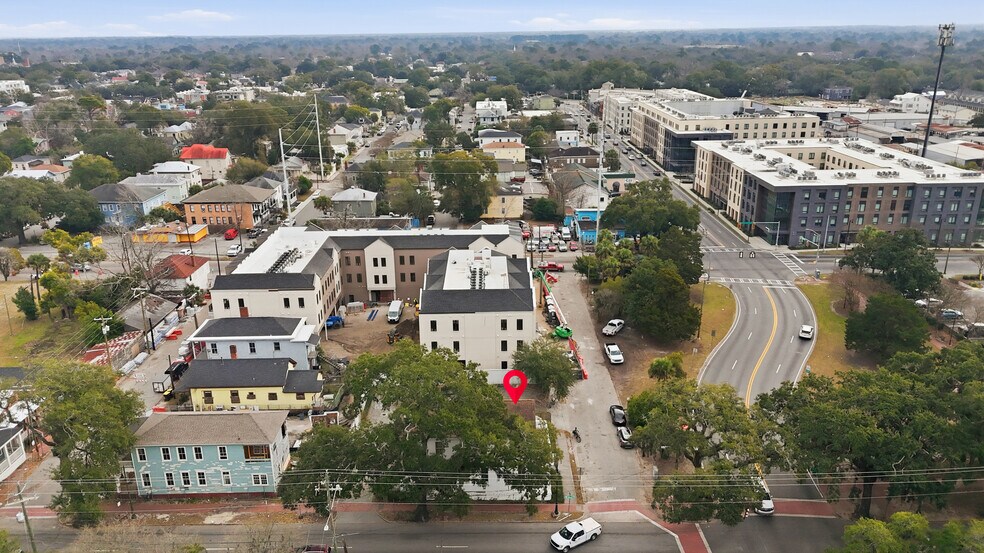 More Photos Of 422 W 43rd St, Savannah Storefront Retail Office For Lease