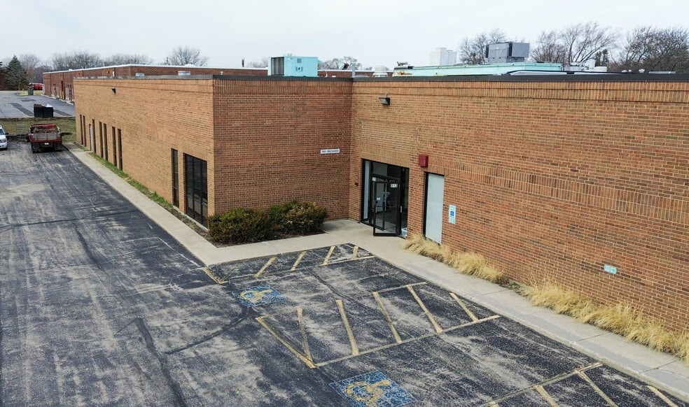 More Photos Of 909 E Orchard St, Mundelein Research And Development For Lease