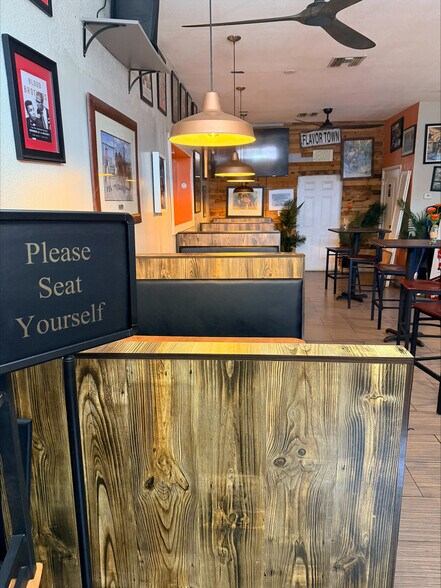 More Photos Of 1410-1412 N 25th St, Fort Pierce Storefront Retail Office For Lease
