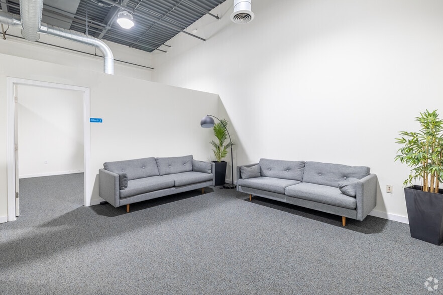 More Photos Of 530 West St, Braintree Manufacturing For Lease