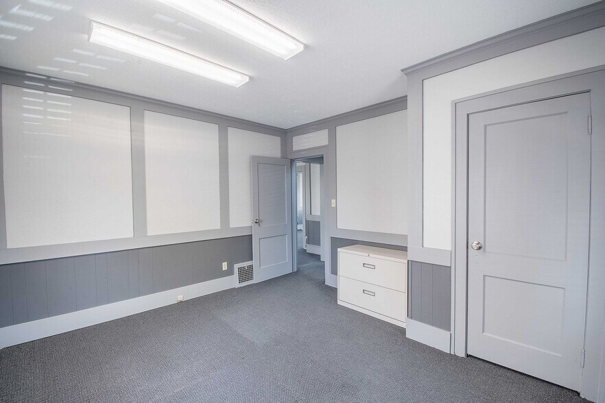 More Photos Of 8419 Cleveland Ave NW, North Canton Office Residential For Sale