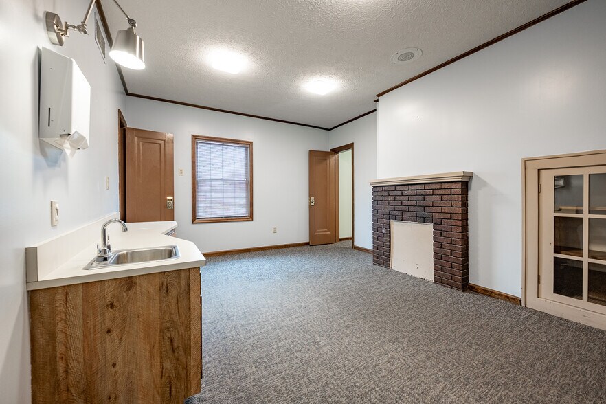 More Photos Of 814 E Washington St, Greencastle Medical For Sale