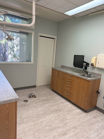 More Photos Of 3628 Meridian St, Bellingham Medical For Sale