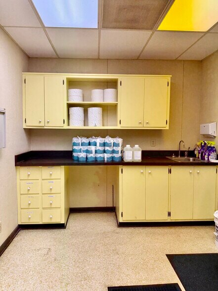 More Photos Of 906 Sixth Ave, Picayune Office For Sale