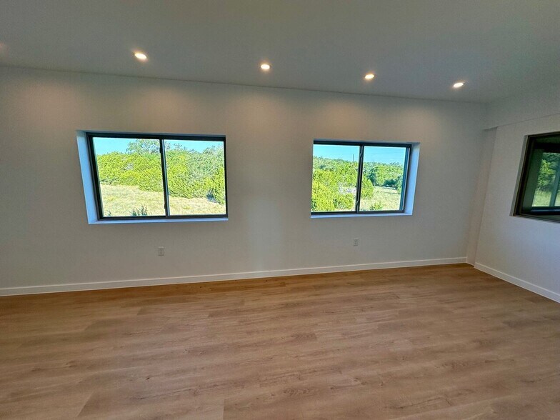 More Photos Of 10100 Darden Hill Rd, Austin Light Distribution For Sale