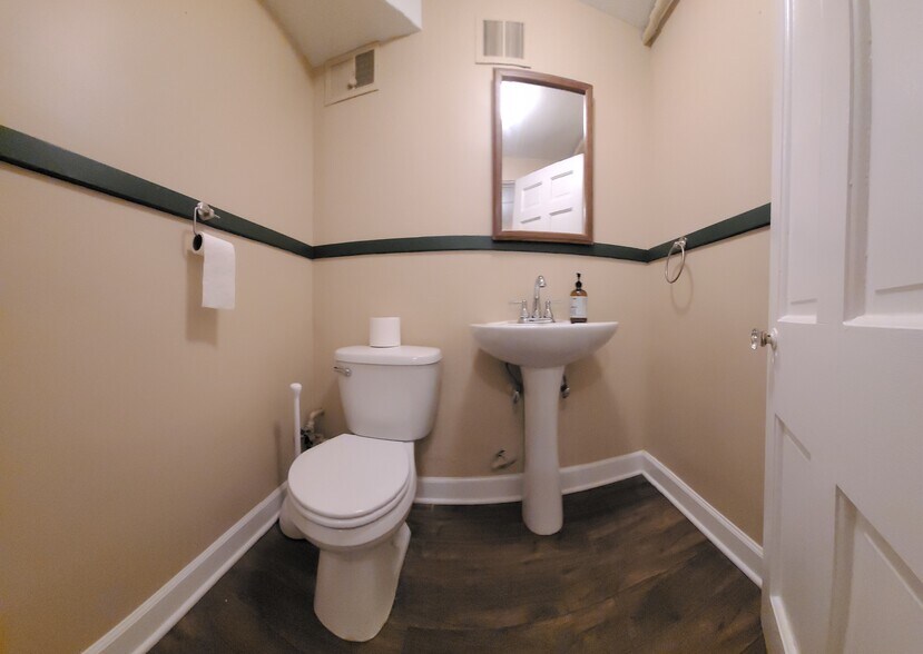 More Photos Of 7712 & 7716 W North Avenue, Elmwood Park Storefront Retail Office For Lease