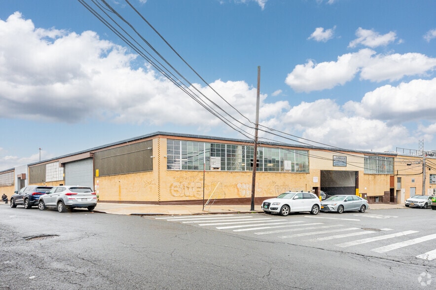 Primary Photo Of 2515 50th St, Woodside Warehouse For Lease