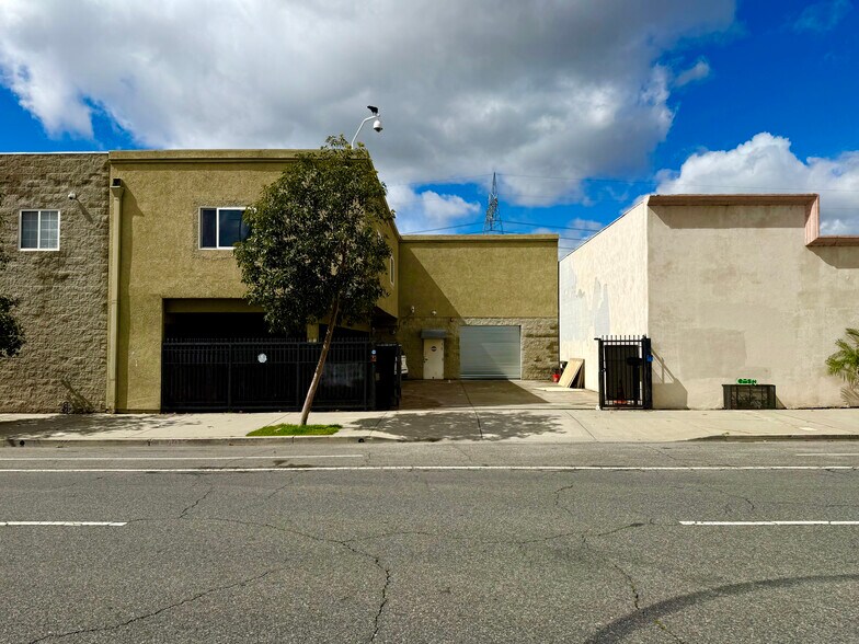 Primary Photo Of 8843 Lankershim Blvd, Sun Valley Light Manufacturing For Lease