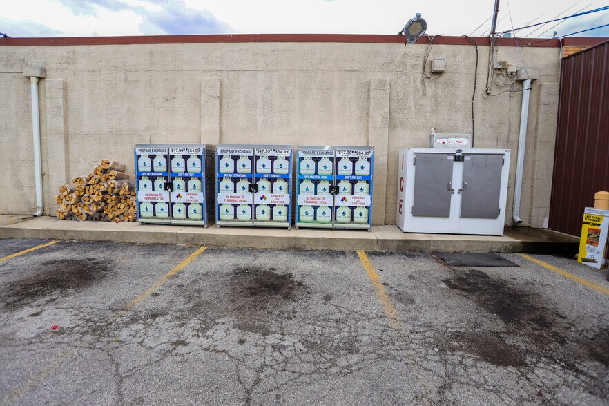 More Photos Of 9875 S Dixie Hwy, Erie Supermarket For Sale