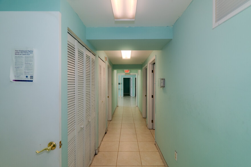 More Photos Of 3377 SW 2nd Ave, Fort Lauderdale Warehouse For Lease