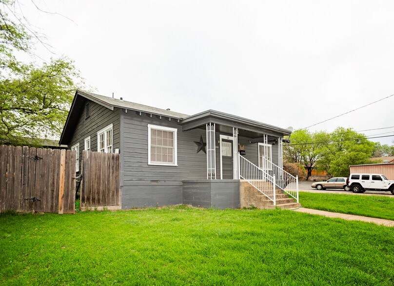 More Photos Of 415 N Main St, Belton General Retail For Sale