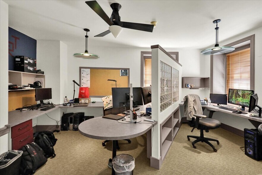 More Photos Of 879 Fritztown Rd, Sinking Spring Office For Lease