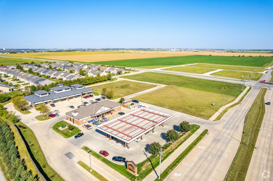 More Photos Of 4444-4456 NW 128th St, Urbandale Office For Sale